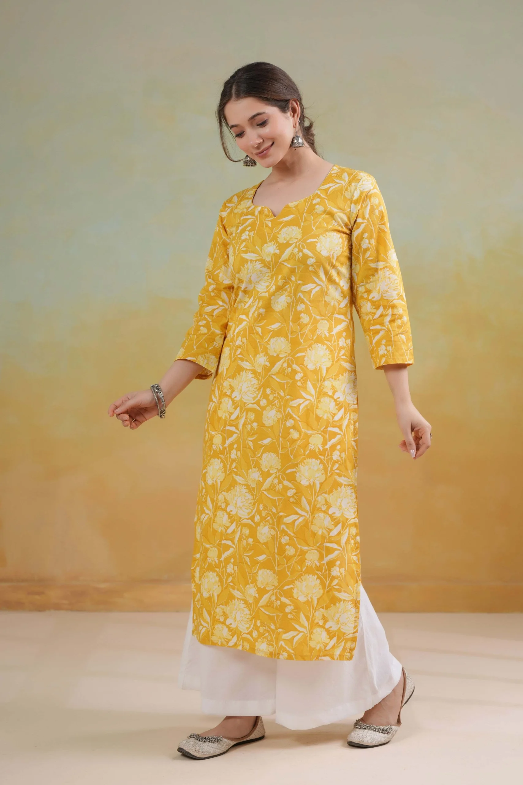 xl-kurta-1a-ethnic-lady-original-imahba5vej4jhadp