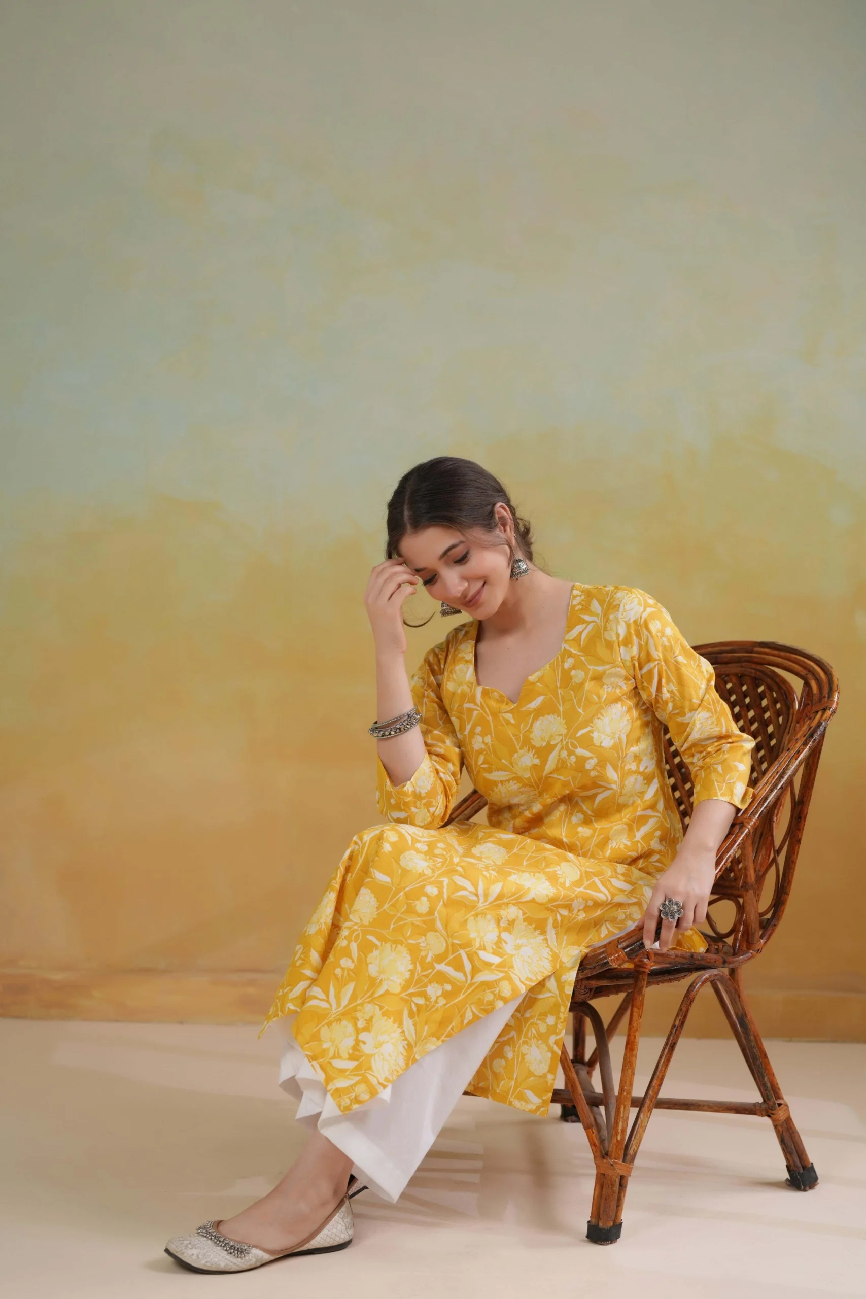 xl-kurta-1a-ethnic-lady-original-imahba5vej4jhadp